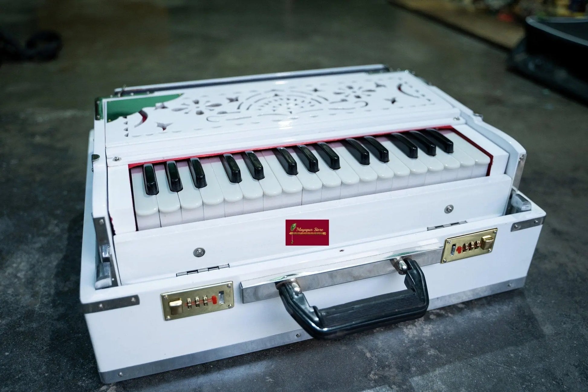 2.5 Octave White Harmonium Compact and Good Sound with Top Quality Reeds