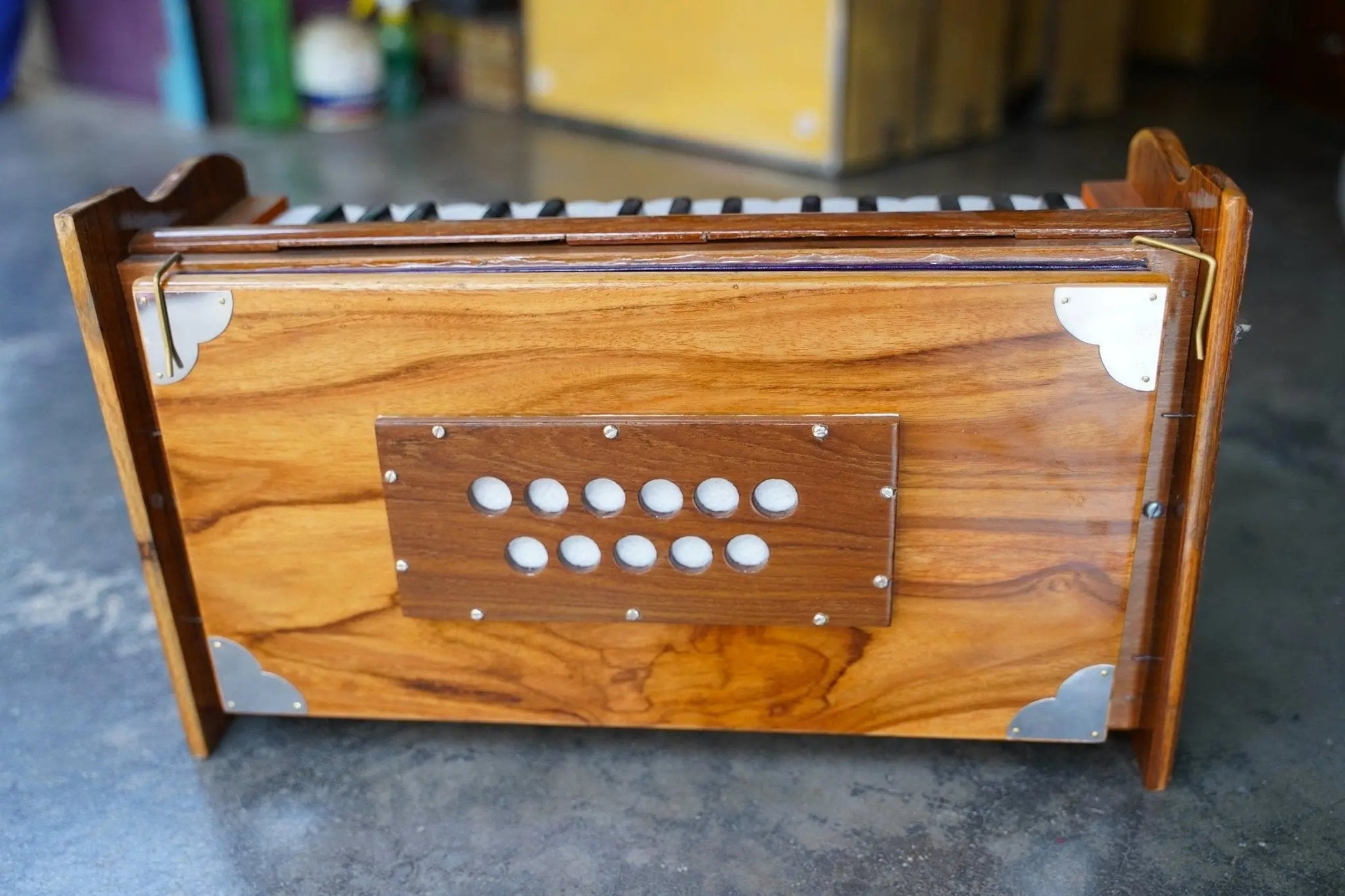 Dolphin Harmonium Free Shipping for street Kirtan 2.5 octaves, 32 Keys for Harinam & Kirtan Parikramas, Daily Kirtan