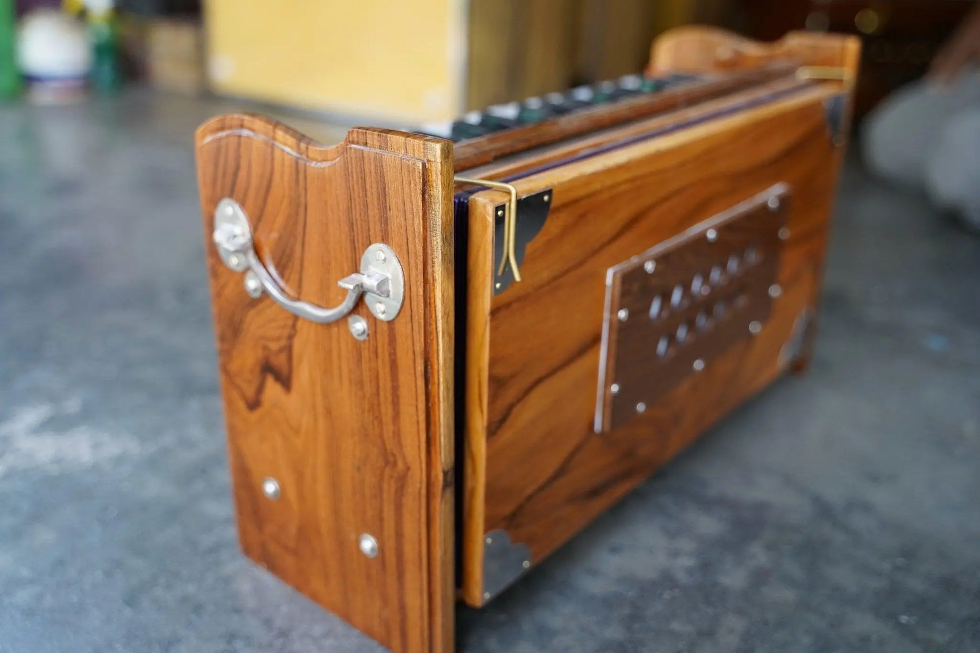 Dolphin Harmonium Free Shipping for street Kirtan 2.5 octaves, 32 Keys for Harinam & Kirtan Parikramas, Daily Kirtan