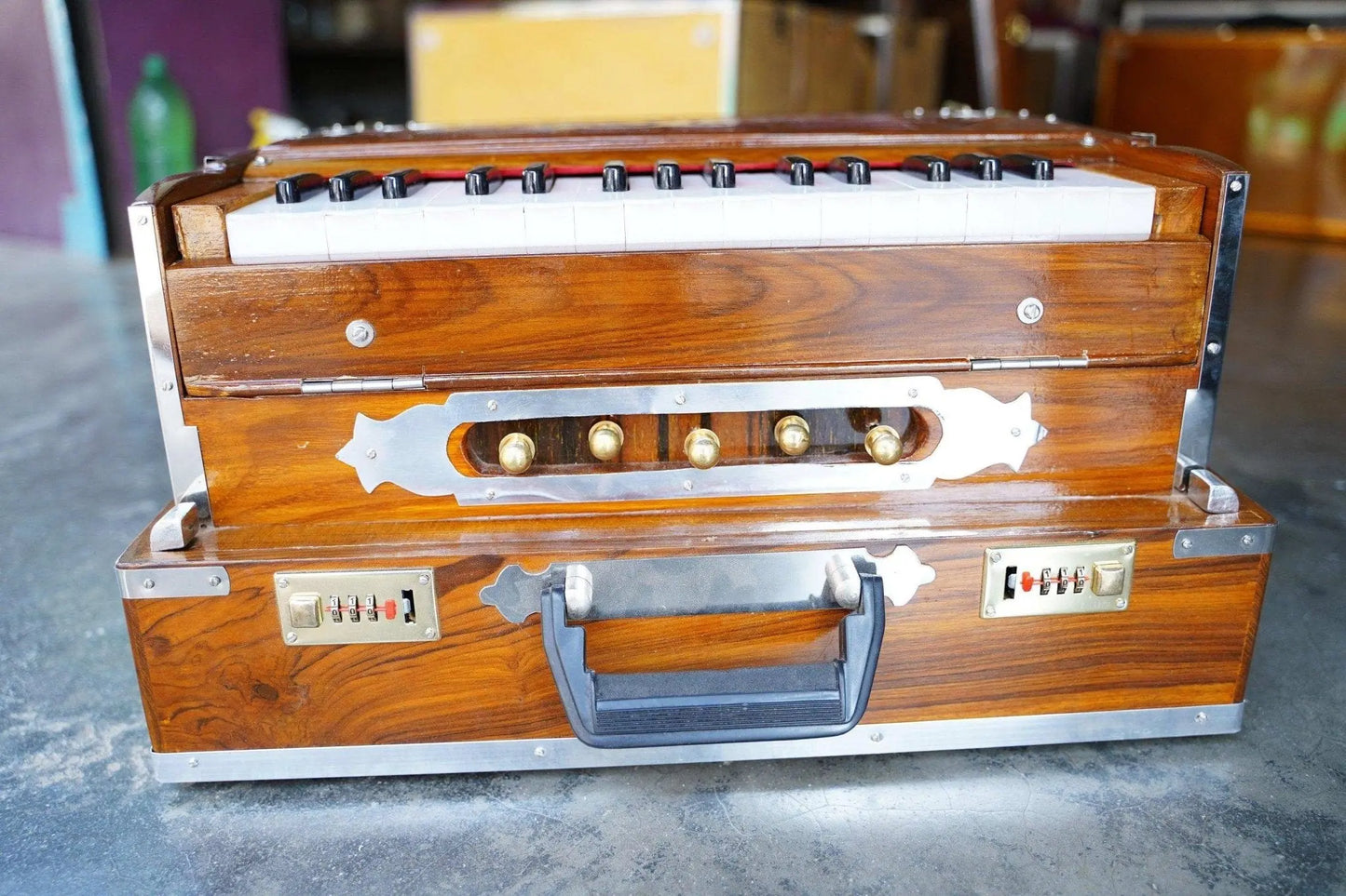 The Perfect 2.5 Octave Harmonium for Kirtan, Harinam & more! Rich Sound, Top Quality Reeds - Small Portable